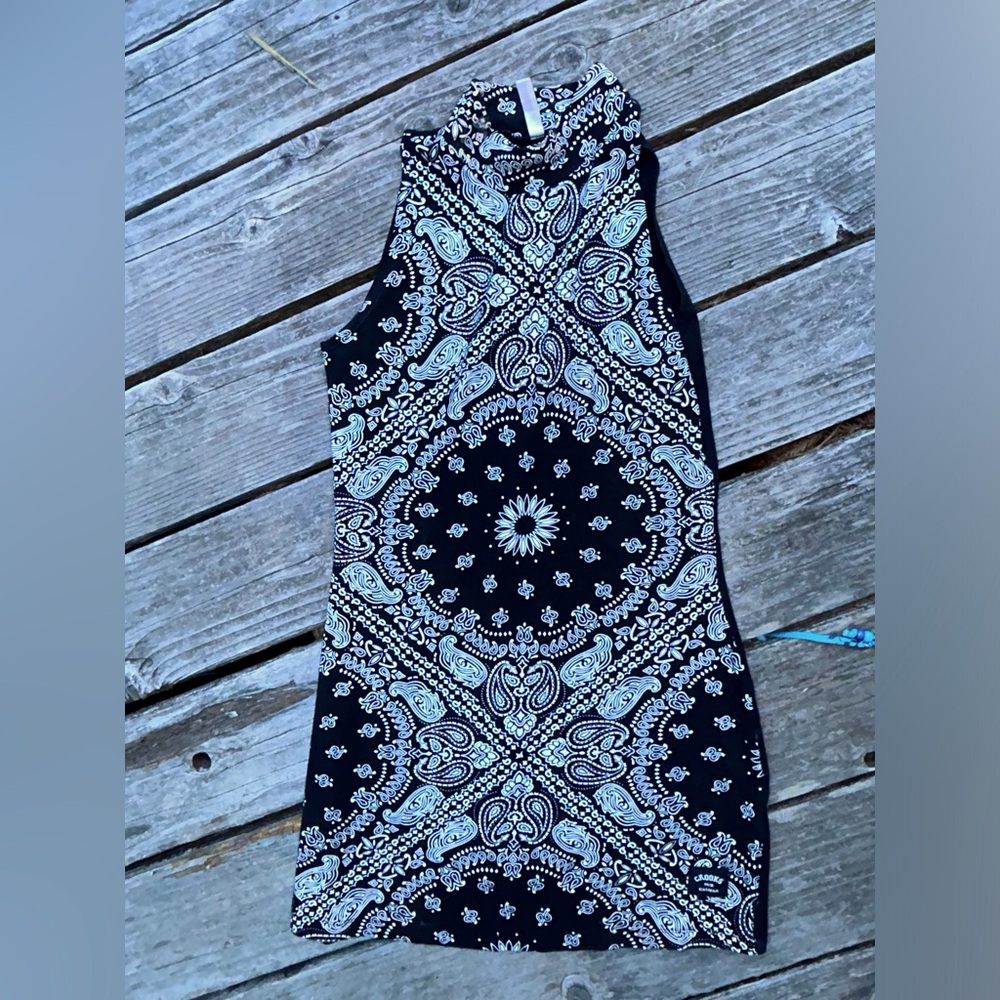 Cute bandanna, print dress